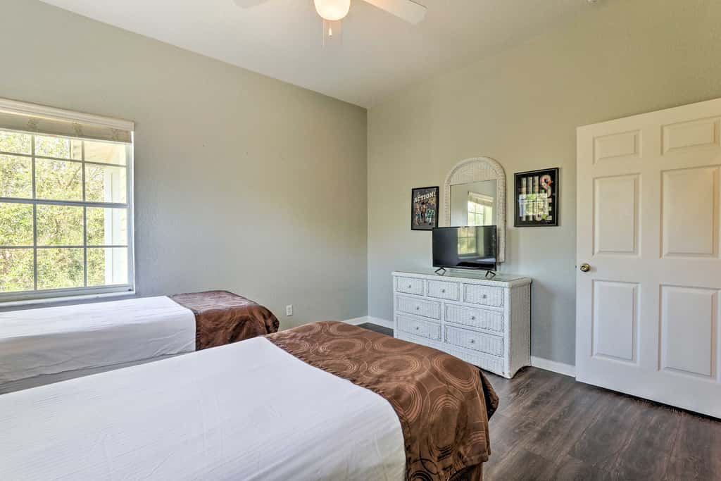 Bahama Bay Condo w/ Patios < 10 Mi to Disney!