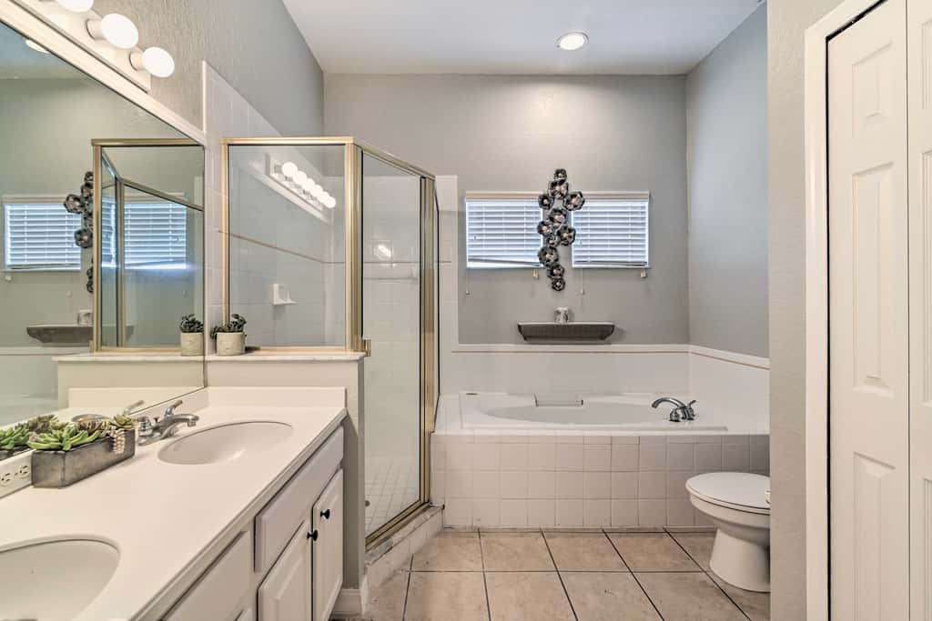 Bahama Bay Condo w/ Patios < 10 Mi to Disney!