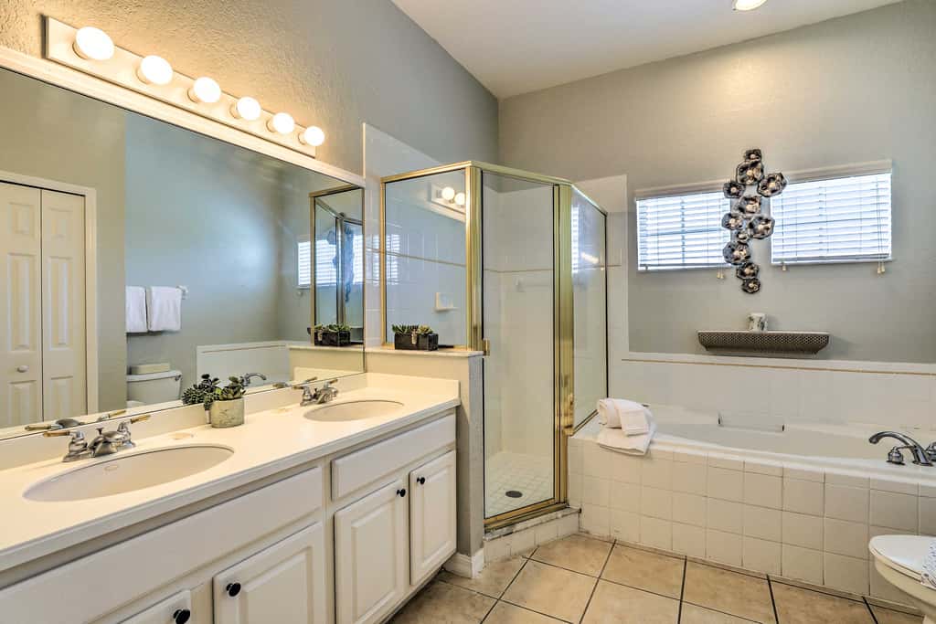 Bahama Bay Condo w/ Patios < 10 Mi to Disney!