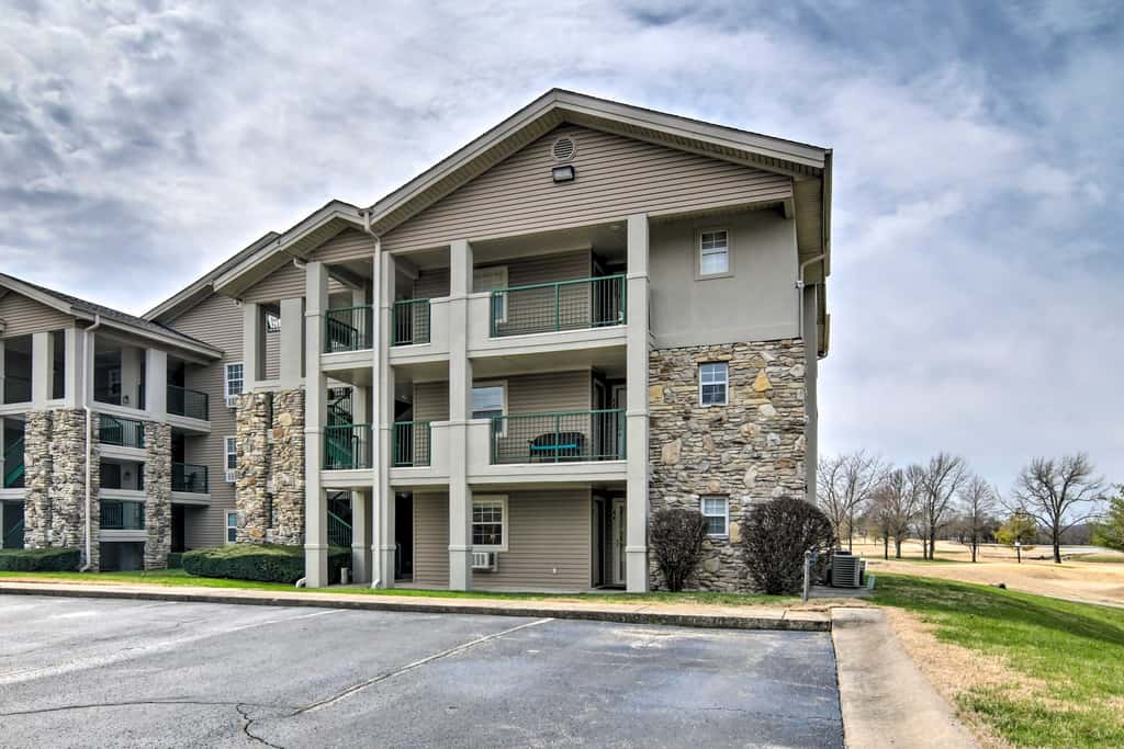 5 Mi to Holiday Shows! Resort Condo in Branson