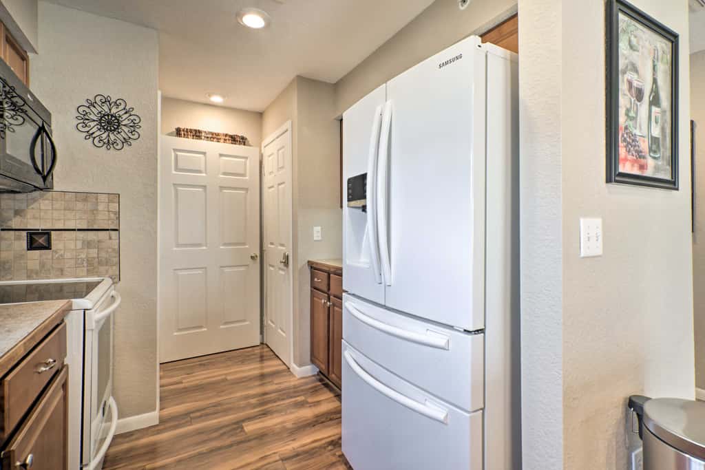 5 Mi to Holiday Shows! Resort Condo in Branson
