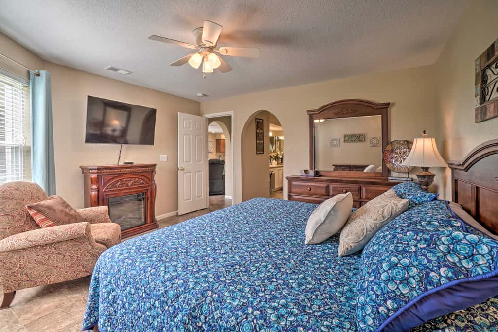 5 Mi to Holiday Shows! Resort Condo in Branson