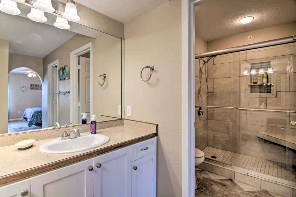 5 Mi to Holiday Shows! Resort Condo in Branson