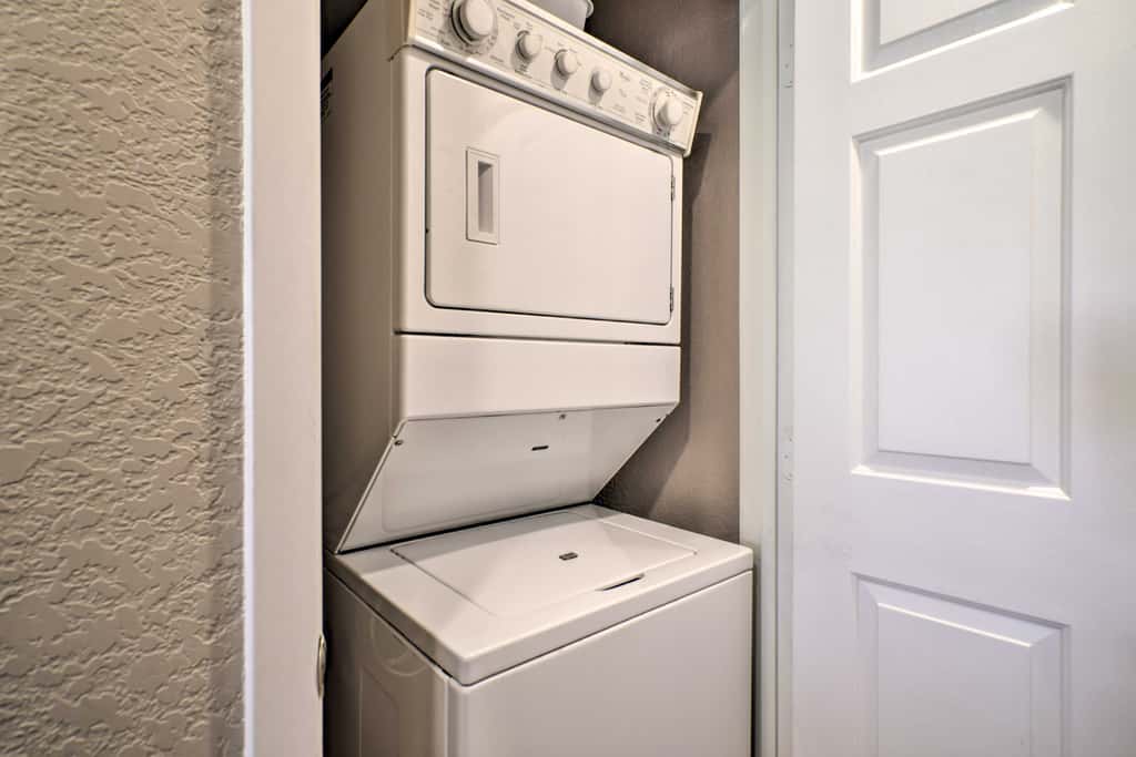 5 Mi to Holiday Shows! Resort Condo in Branson