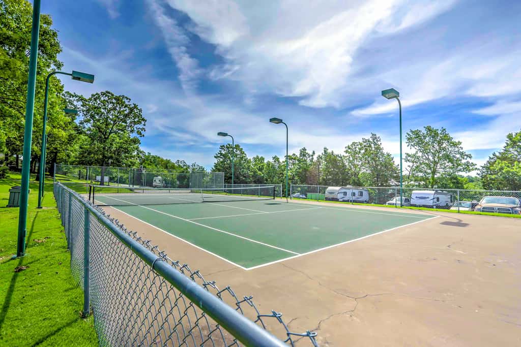 5 Mi to Holiday Shows! Resort Condo in Branson