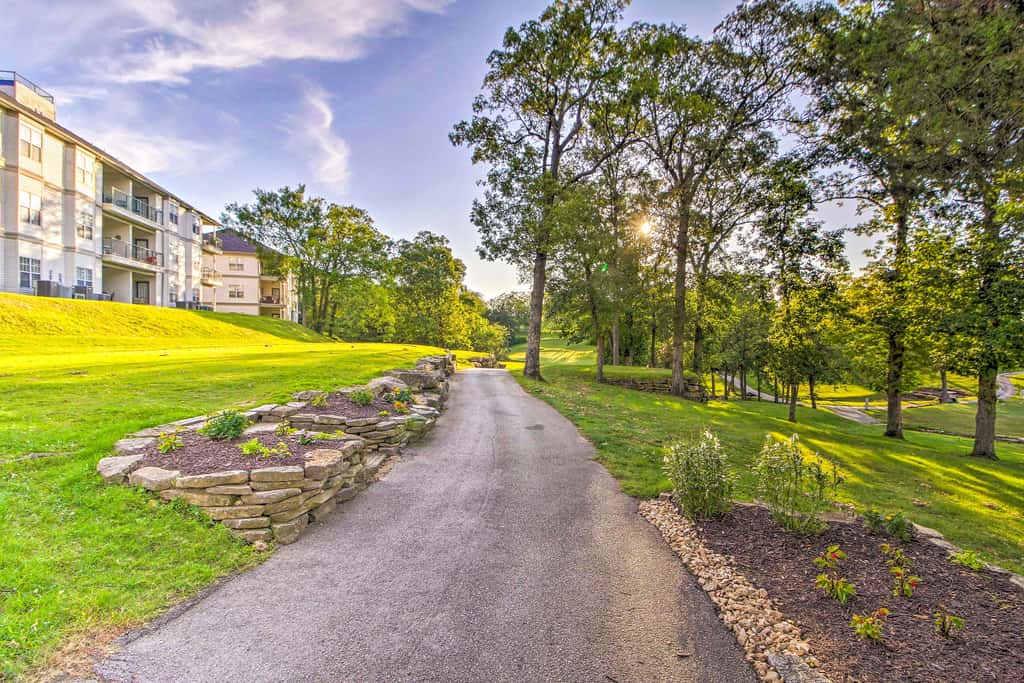 5 Mi to Holiday Shows! Resort Condo in Branson