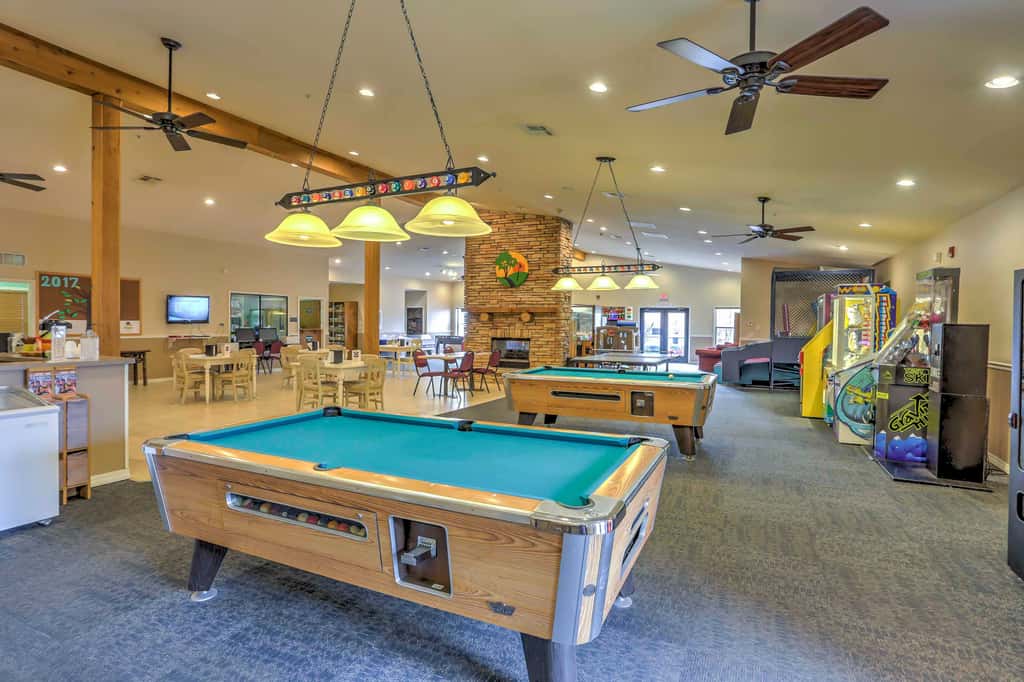 5 Mi to Holiday Shows! Resort Condo in Branson