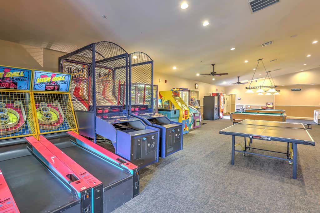 5 Mi to Holiday Shows! Resort Condo in Branson
