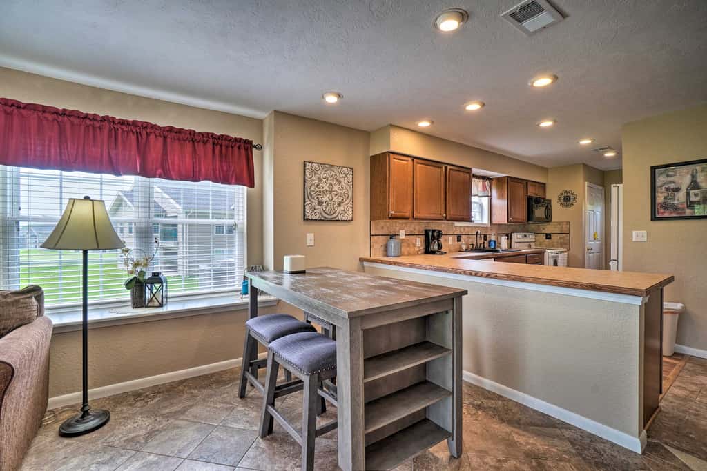 5 Mi to Holiday Shows! Resort Condo in Branson