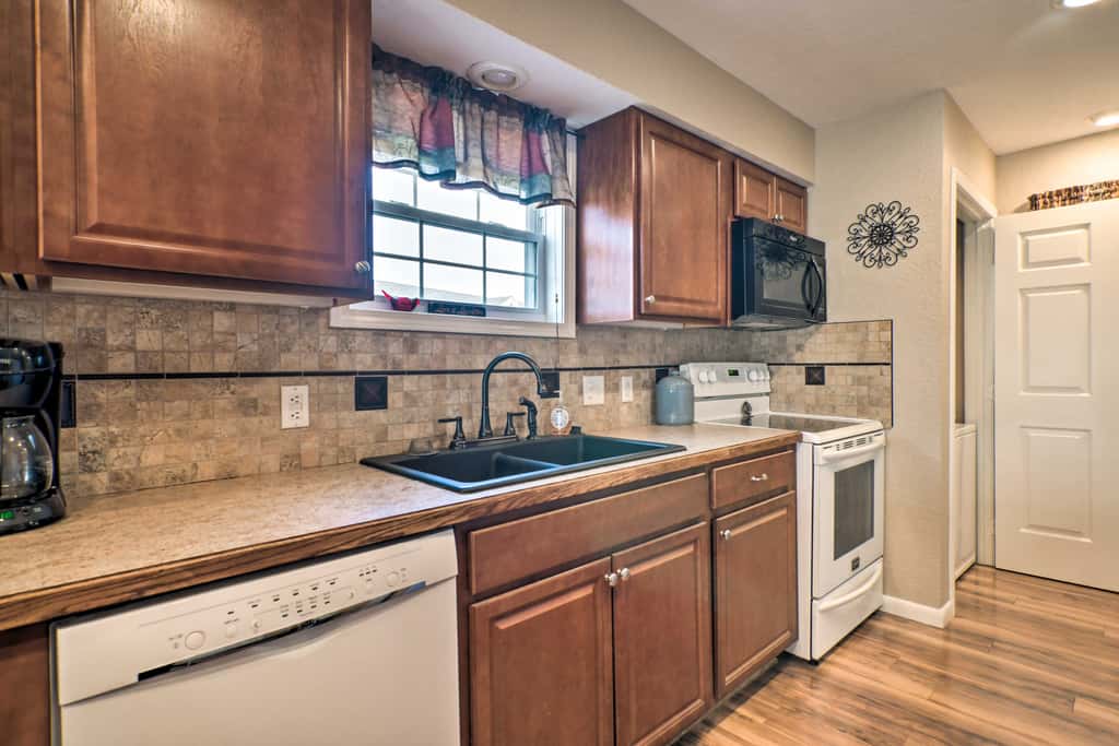 5 Mi to Holiday Shows! Resort Condo in Branson