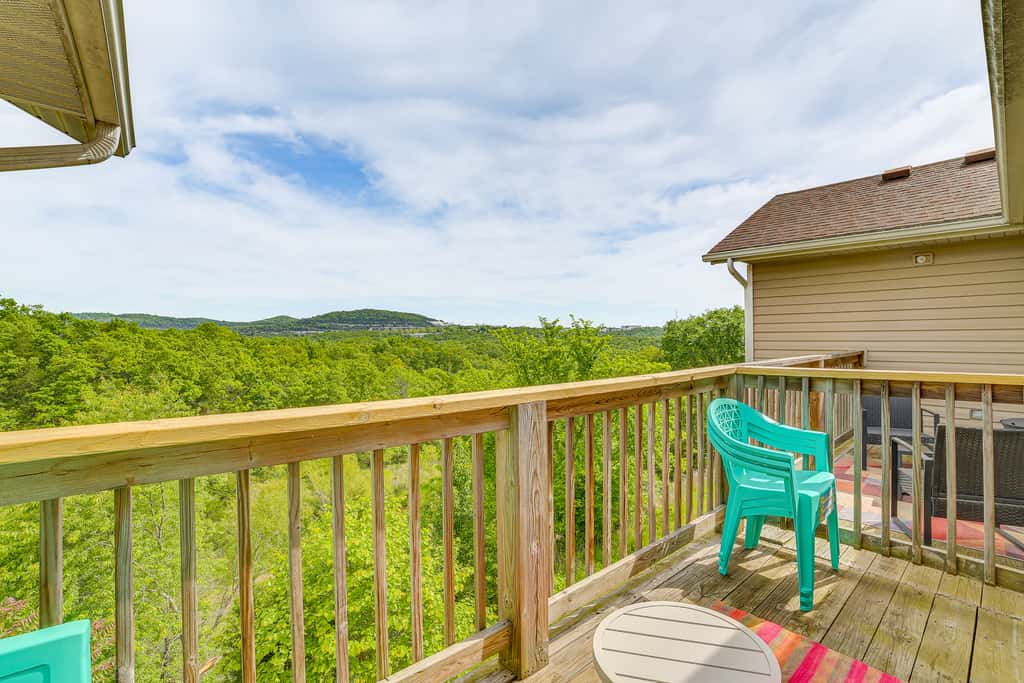 5 Mi to Silver Dollar City: Condo w/ Pool Access