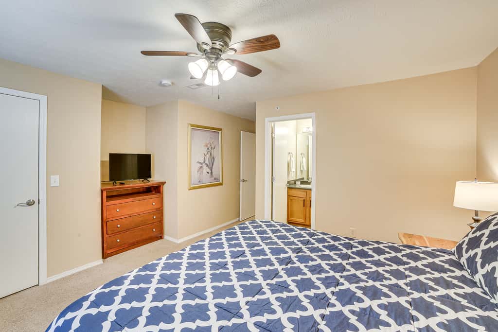 5 Mi to Silver Dollar City: Condo w/ Pool Access