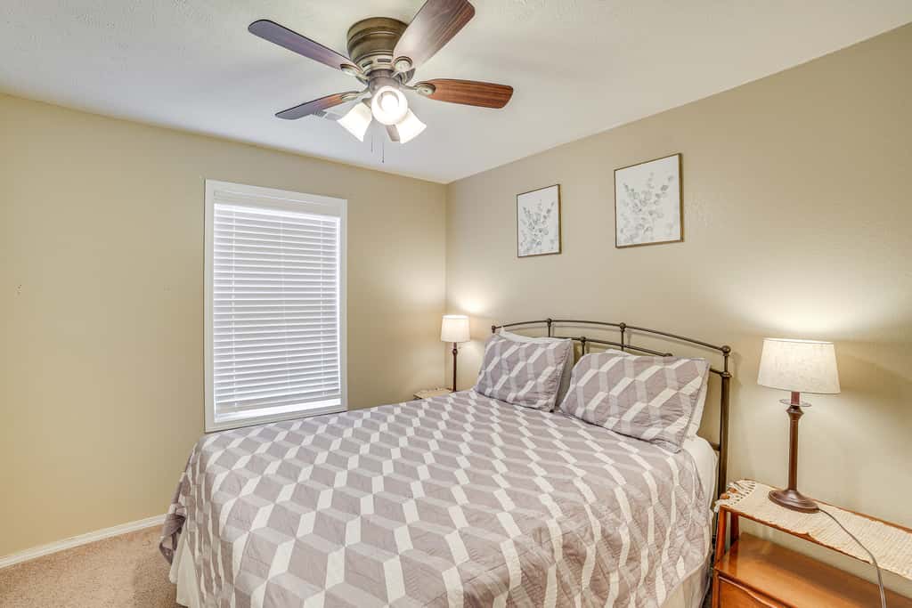 5 Mi to Silver Dollar City: Condo w/ Pool Access