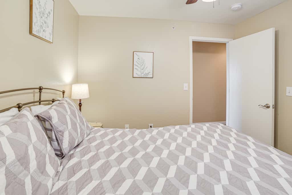 5 Mi to Silver Dollar City: Condo w/ Pool Access