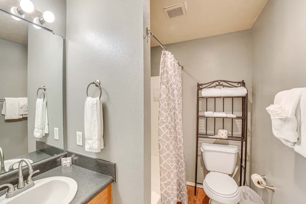 5 Mi to Silver Dollar City: Condo w/ Pool Access