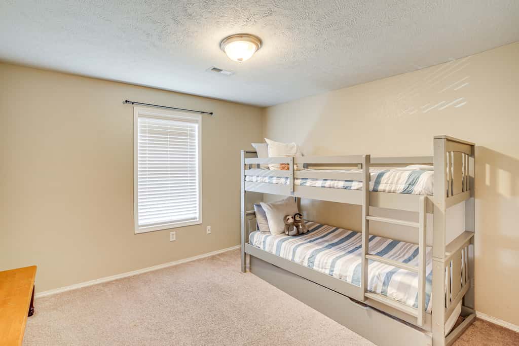5 Mi to Silver Dollar City: Condo w/ Pool Access