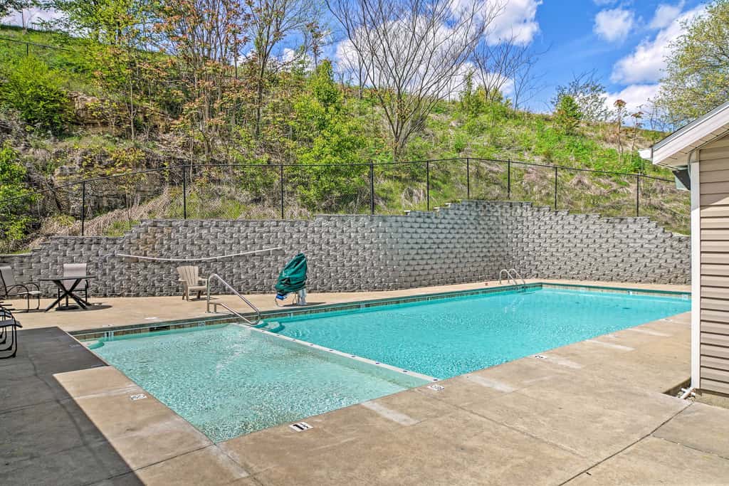 5 Mi to Silver Dollar City: Condo w/ Pool Access