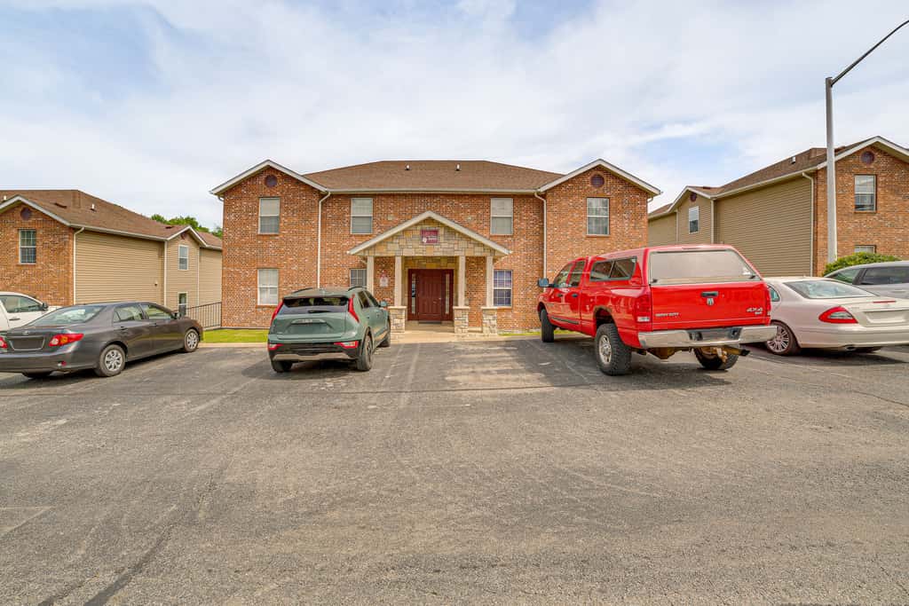 5 Mi to Silver Dollar City: Condo w/ Pool Access
