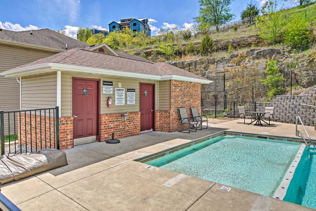 5 Mi to Silver Dollar City: Condo w/ Pool Access