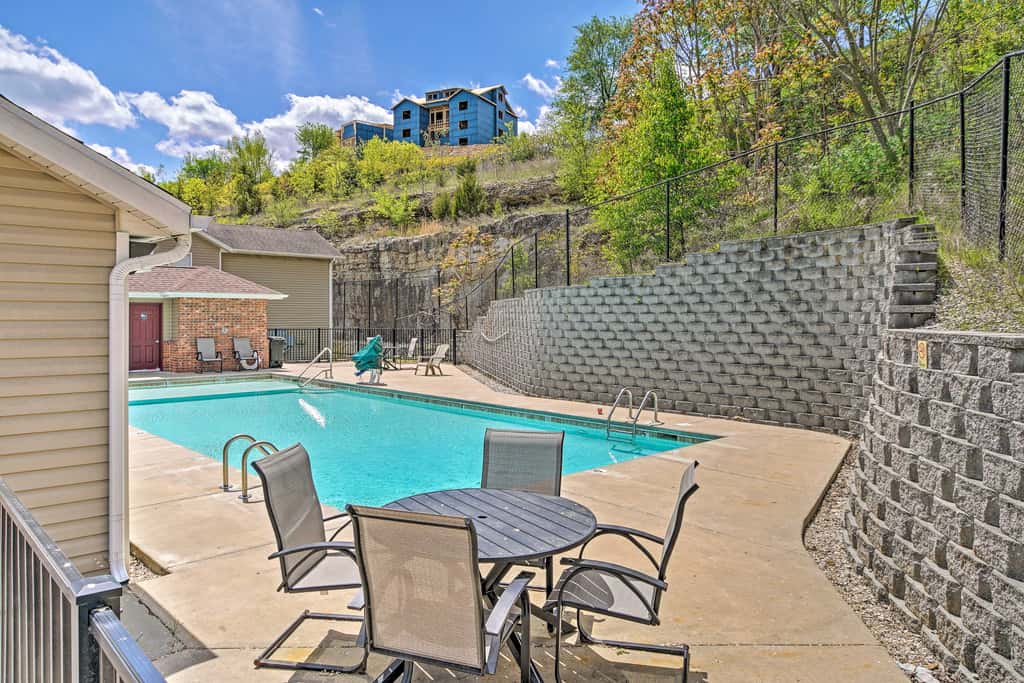 5 Mi to Silver Dollar City: Condo w/ Pool Access