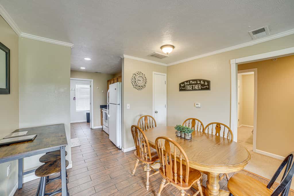 5 Mi to Silver Dollar City: Condo w/ Pool Access
