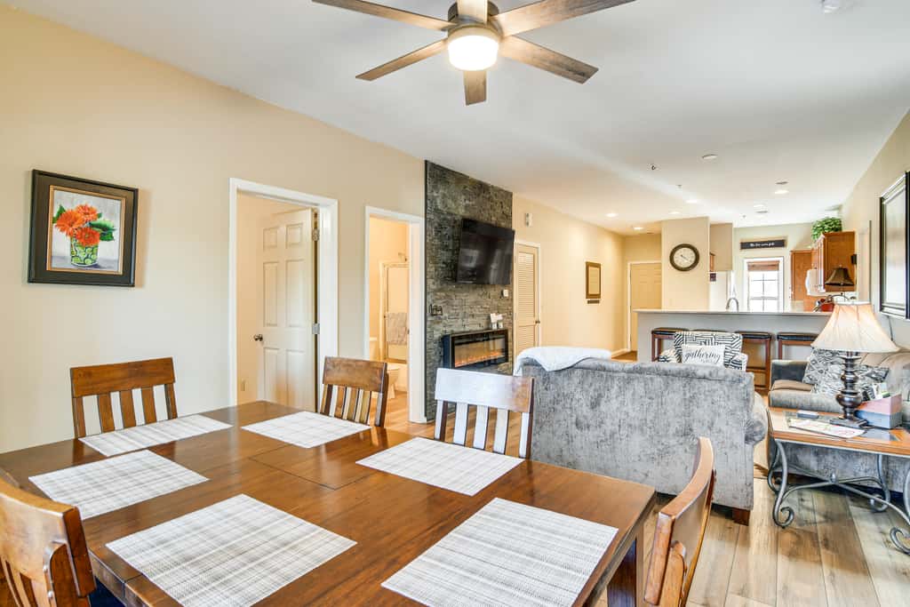 Ground-Floor Condo w/ Hot Tub & Golf Course View