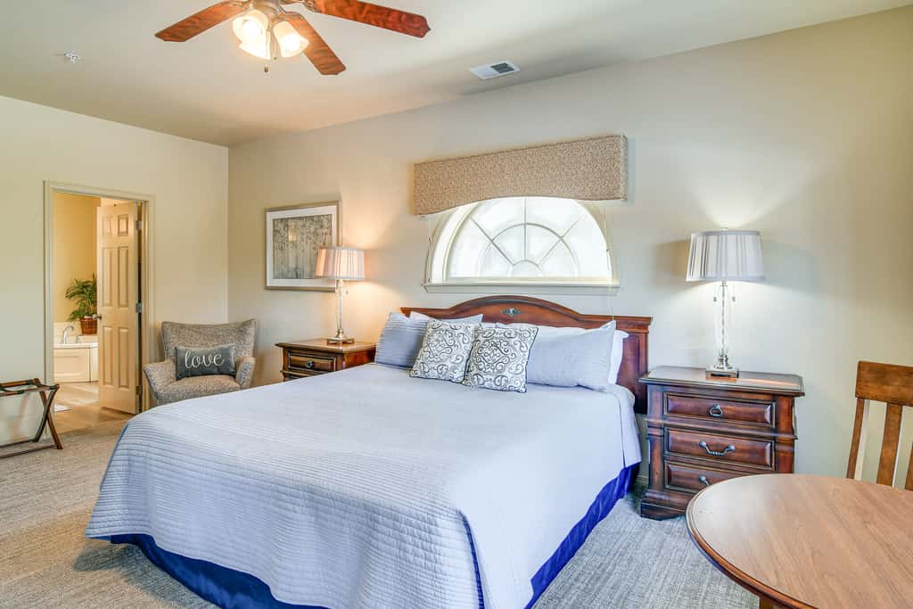 Ground-Floor Condo w/ Hot Tub & Golf Course View