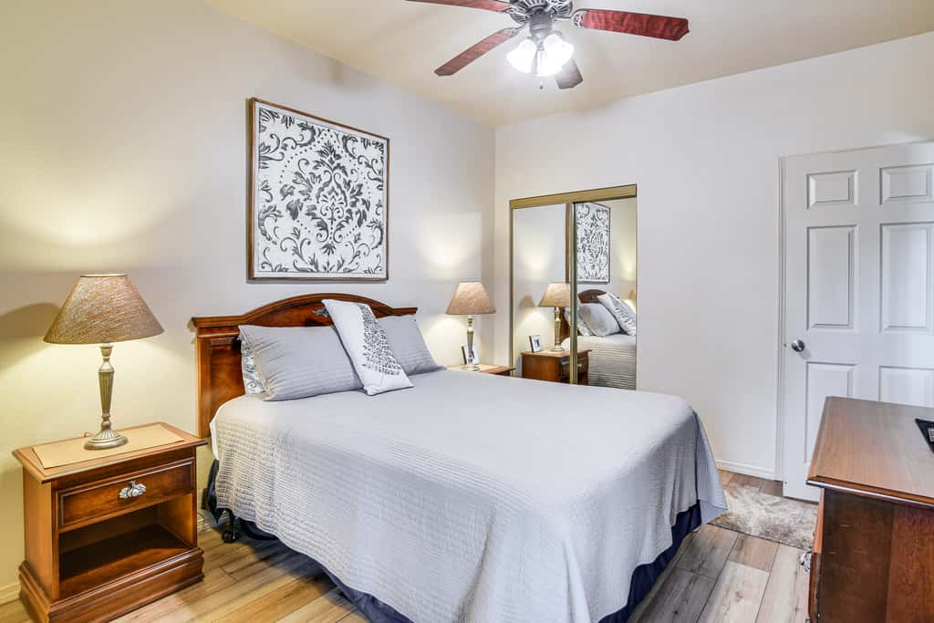 Ground-Floor Condo w/ Hot Tub & Golf Course View