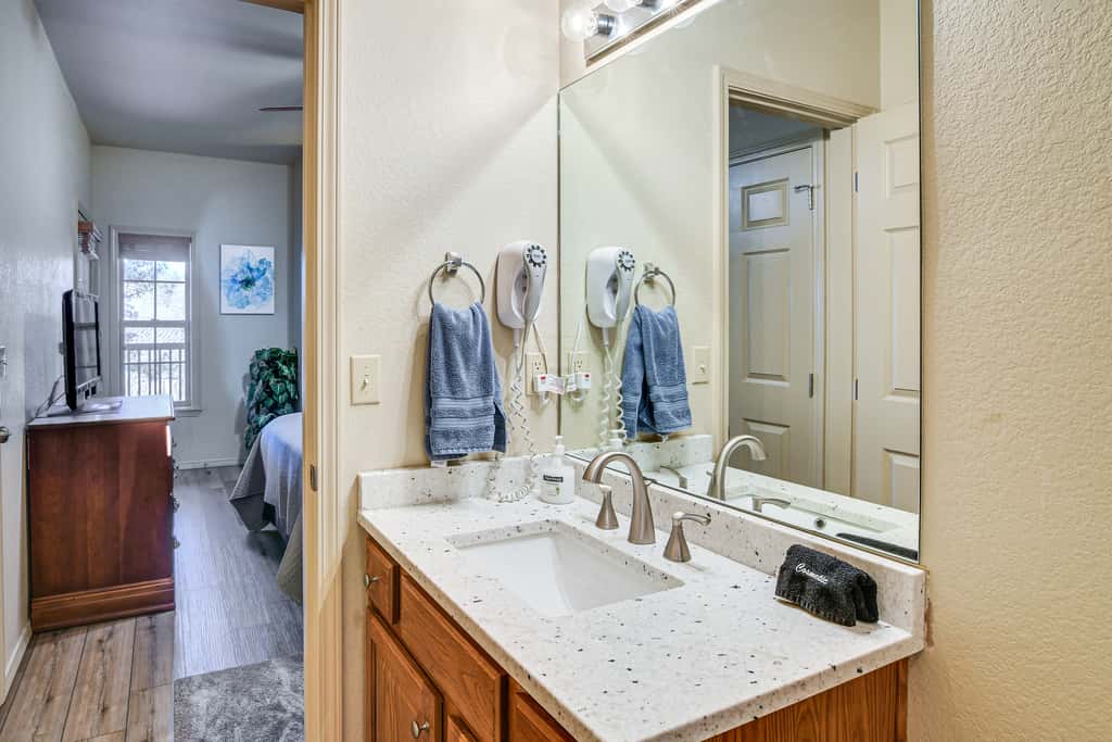 Ground-Floor Condo w/ Hot Tub & Golf Course View