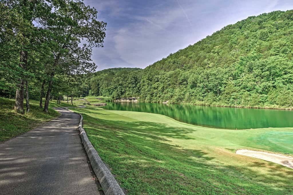 Ground-Floor Condo w/ Hot Tub & Golf Course View