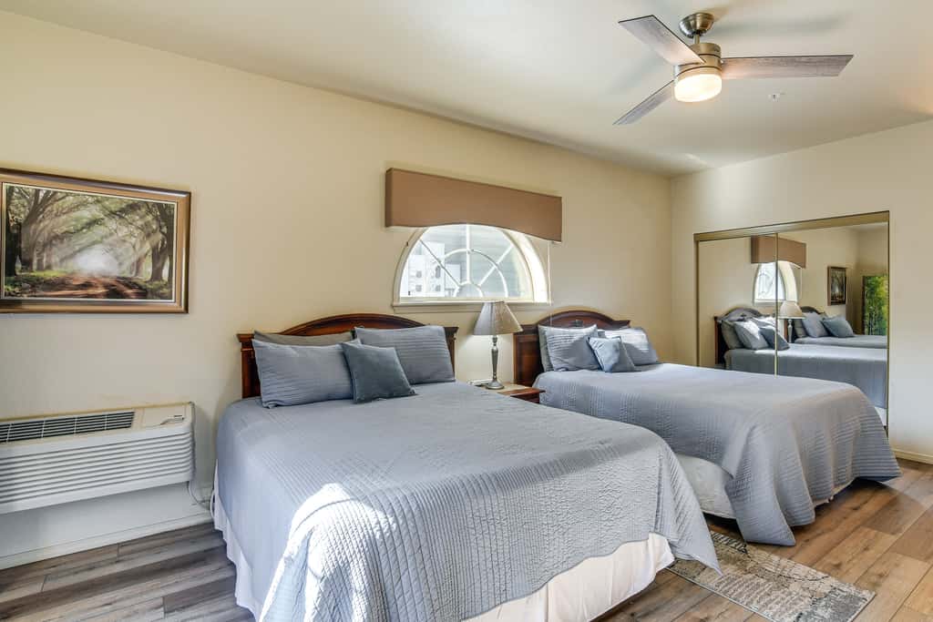 Ground-Floor Condo w/ Hot Tub & Golf Course View