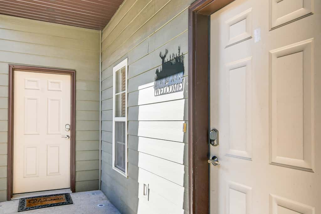 Ground-Floor Condo w/ Hot Tub & Golf Course View