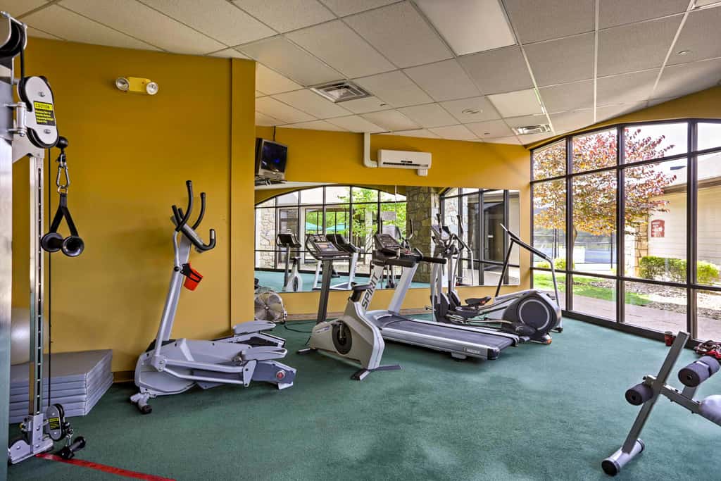 Ground-Floor Condo w/ Hot Tub & Golf Course View