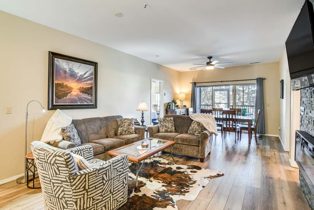 Ground-Floor Condo w/ Hot Tub & Golf Course View