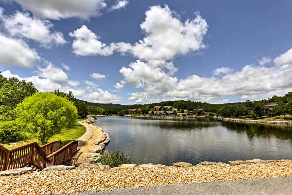 Ground-Floor Condo w/ Hot Tub & Golf Course View