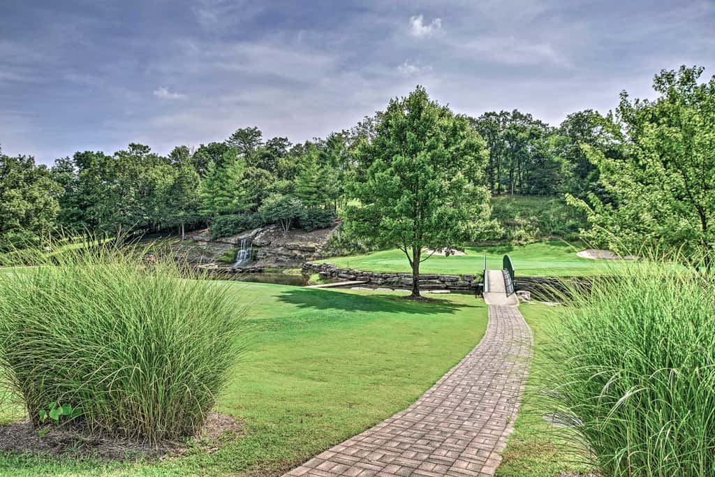 Ground-Floor Condo w/ Hot Tub & Golf Course View