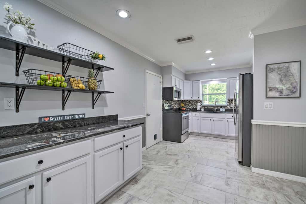 Hot Tub + Game Room: Crystal River Retreat!