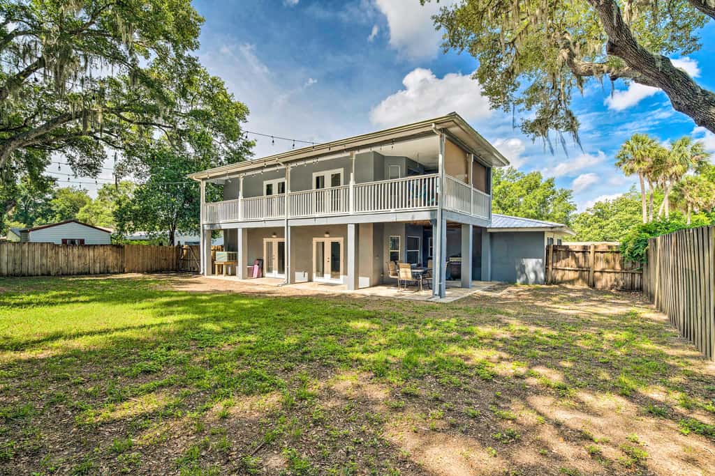 Hot Tub + Game Room: Crystal River Retreat!