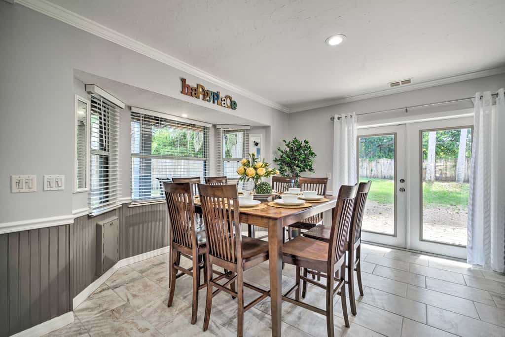 Hot Tub + Game Room: Crystal River Retreat!