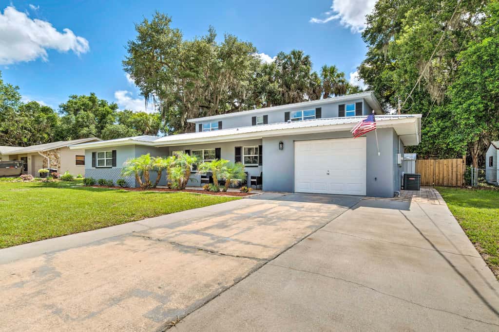 Hot Tub + Game Room: Crystal River Retreat!