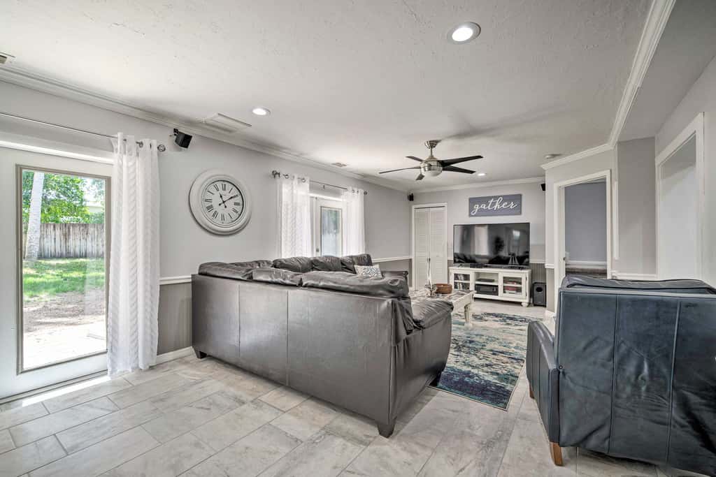 Hot Tub + Game Room: Crystal River Retreat!