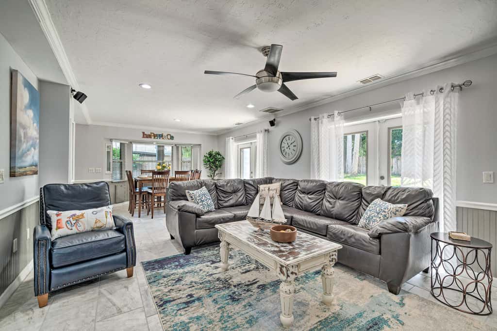 Hot Tub + Game Room: Crystal River Retreat!