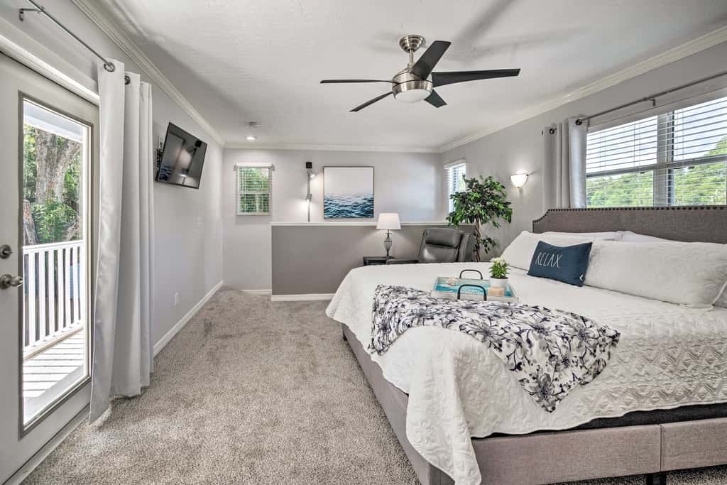 Hot Tub + Game Room: Crystal River Retreat!