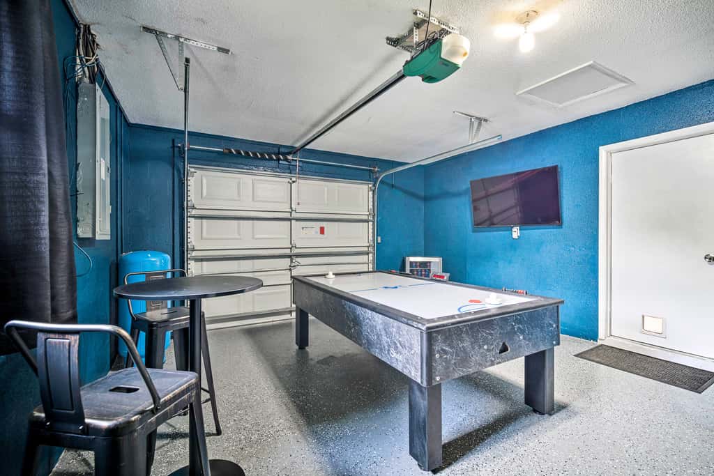 Hot Tub + Game Room: Crystal River Retreat!
