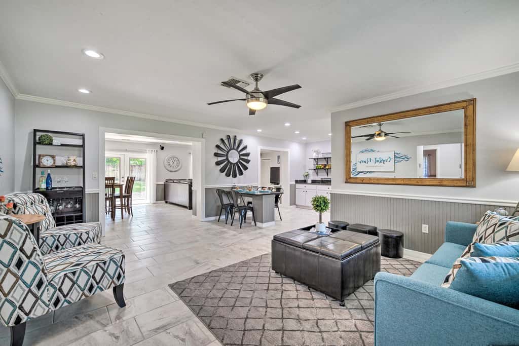 Hot Tub + Game Room: Crystal River Retreat!