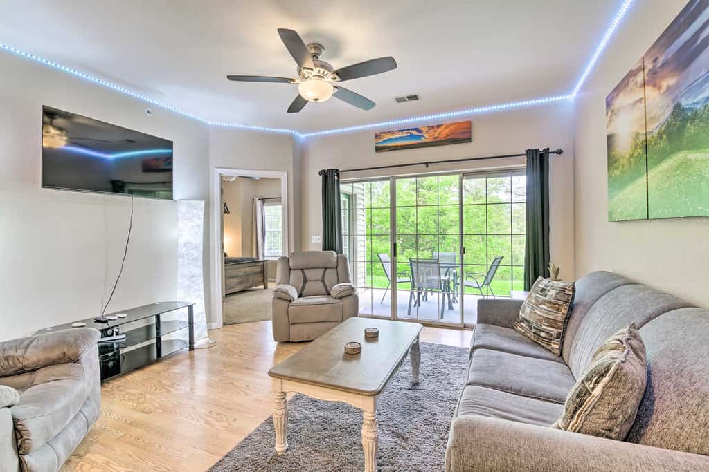 6 Mi to Branson Strip! Dog-Friendly Golf Condo