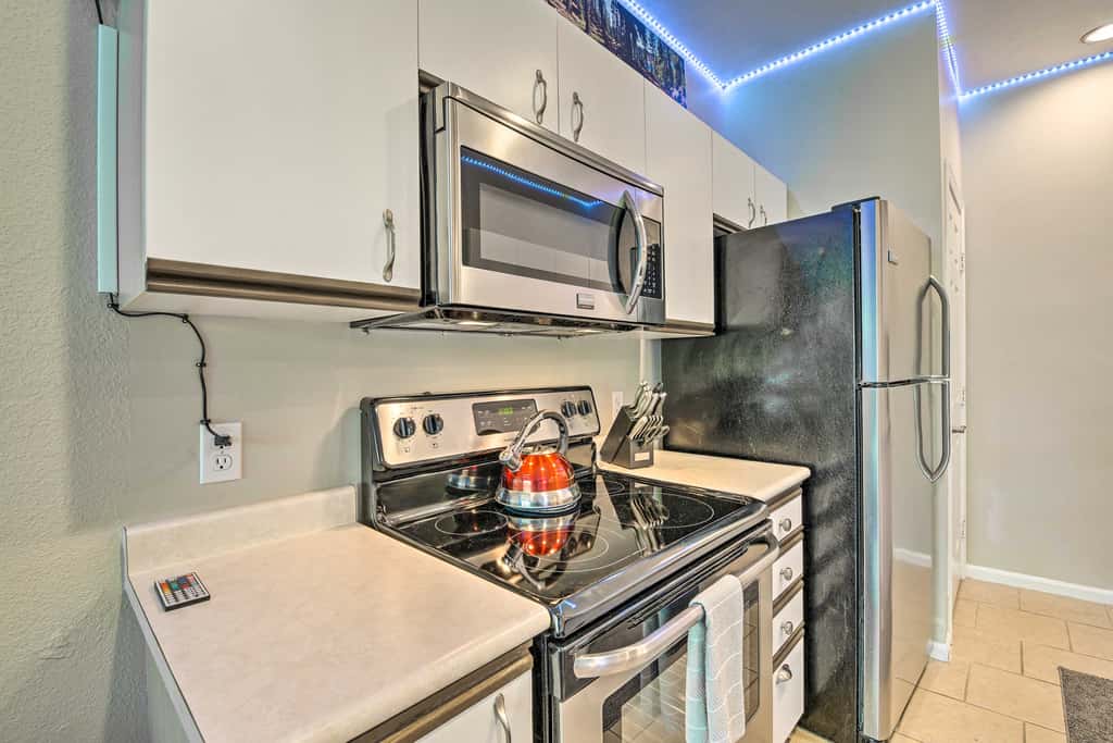6 Mi to Branson Strip! Dog-Friendly Golf Condo