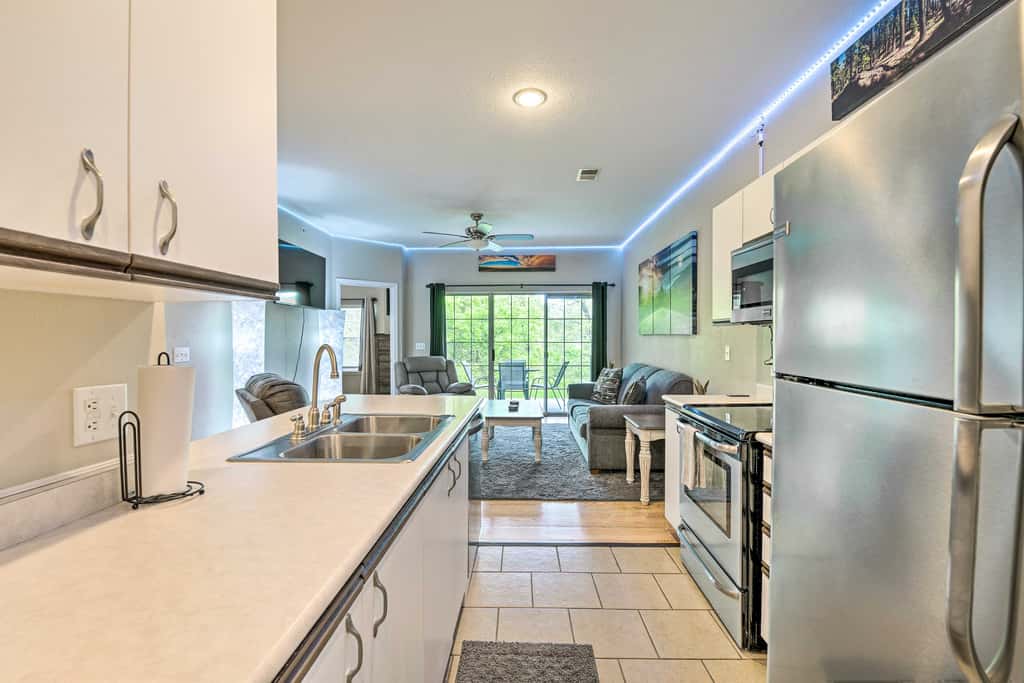 6 Mi to Branson Strip! Dog-Friendly Golf Condo