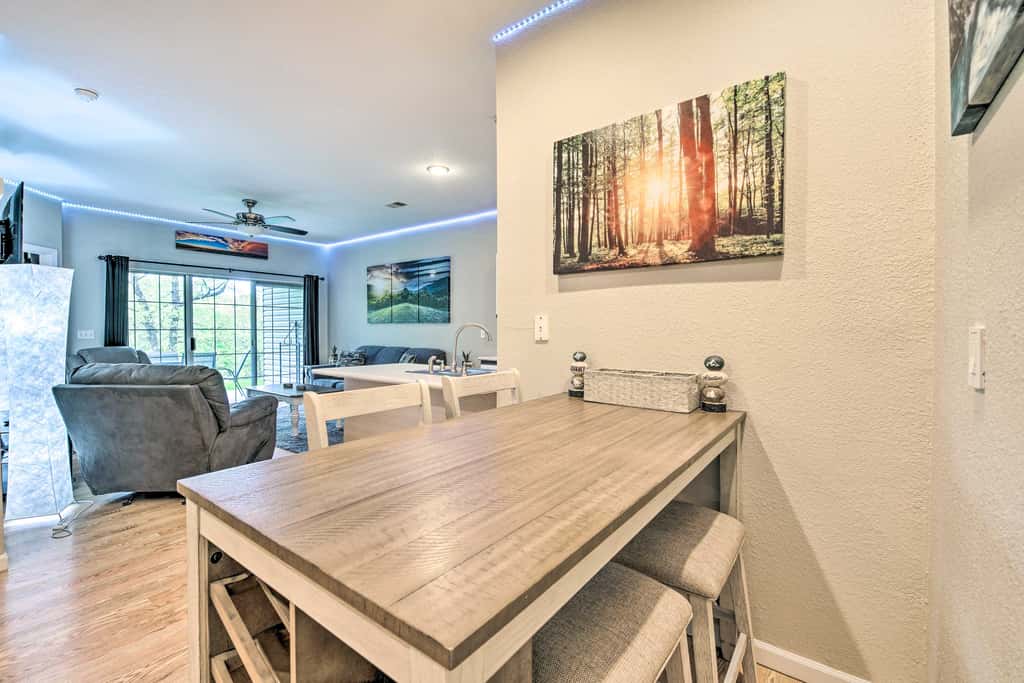 6 Mi to Branson Strip! Dog-Friendly Golf Condo