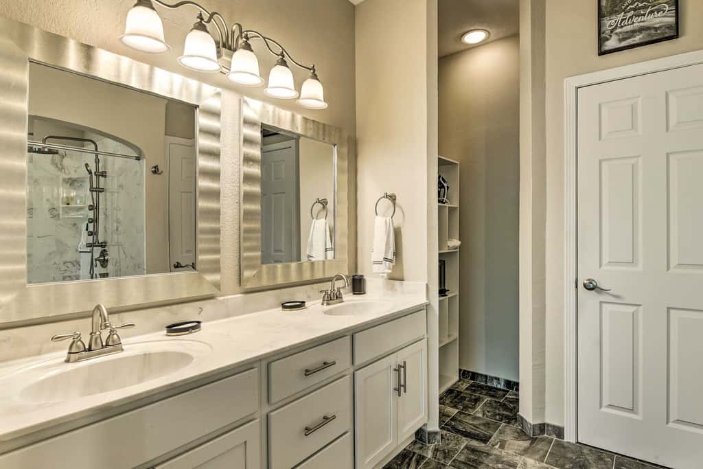 6 Mi to Branson Strip! Dog-Friendly Golf Condo